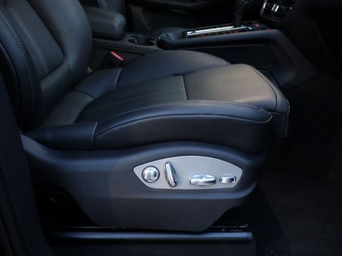 Used 2025 Porsche Macan S image 11