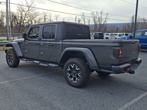 Used 2022 Jeep Gladiator Rubicon w/ LED Lighting Group AWD/4WD image 8