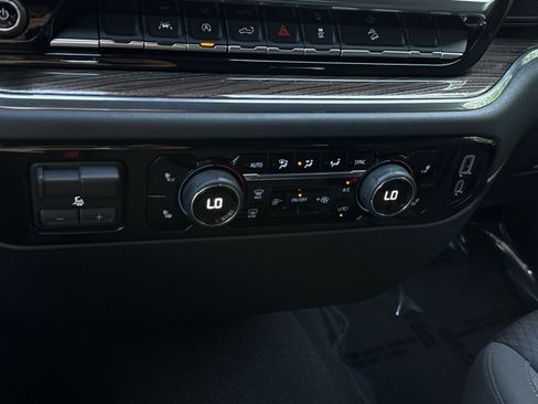Used 2023 Chevrolet Silverado 1500 LT AWD/4WD image 21