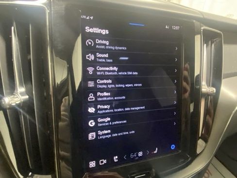 Used 2023 Volvo XC60 B5 Core w/ Climate Package image 23