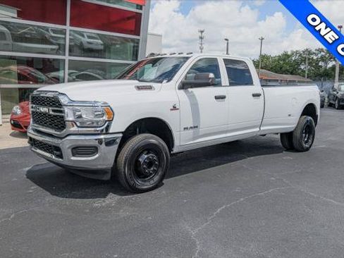 Used 2022 RAM 3500 Tradesman w/ Chrome Appearance Group AWD/4WD image 2