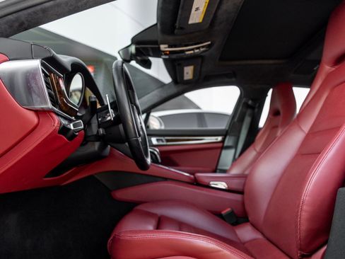 Used 2023 Porsche Panamera Turbo S Executive image 22