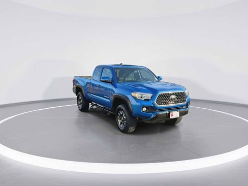 Certified 2018 Toyota Tacoma TRD Off-Road w/ Technology Package image 2