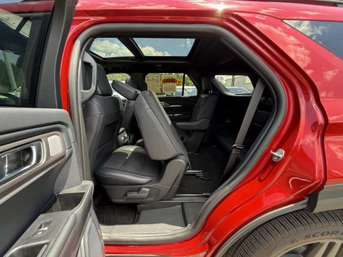 Used 2025 Ford Explorer ST w/ Sun And Sound Package AWD/4WD image 25
