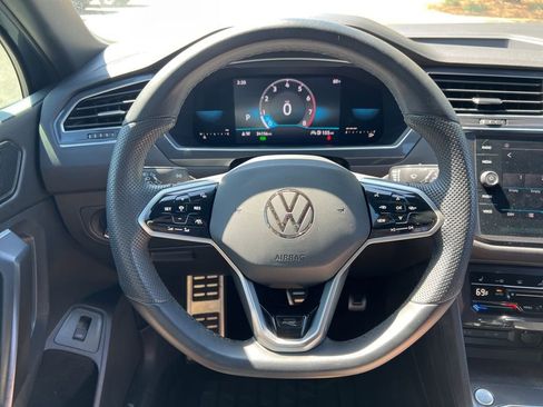 Used 2022 Volkswagen Tiguan SE R-Line image 15