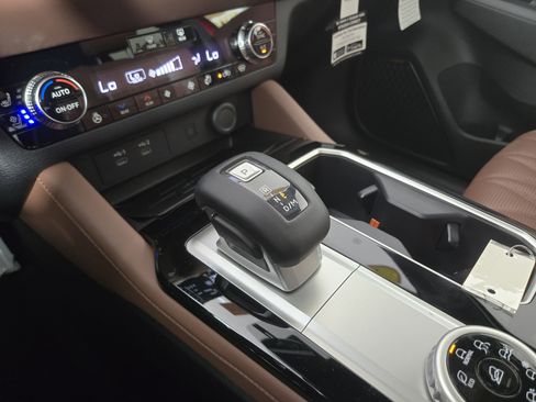 New 2025 Mitsubishi Outlander SEL image 23