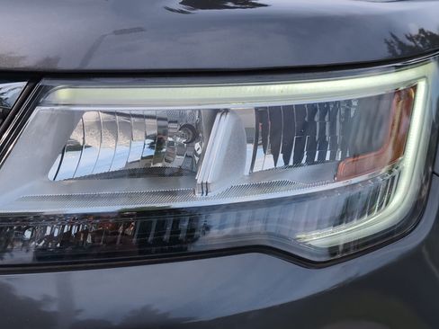 Used 2018 Ford Explorer Limited FWD image 6