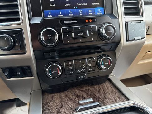 Used 2018 Ford F350 Lariat image 39