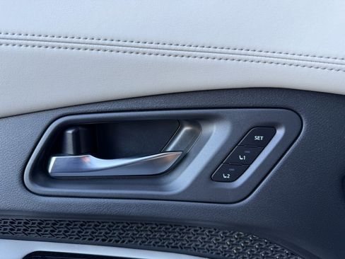 Used 2023 Nissan Ariya FWD image 27