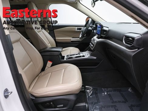 Used 2022 Ford Explorer XLT w/ Equipment Group 202A AWD/4WD image 25
