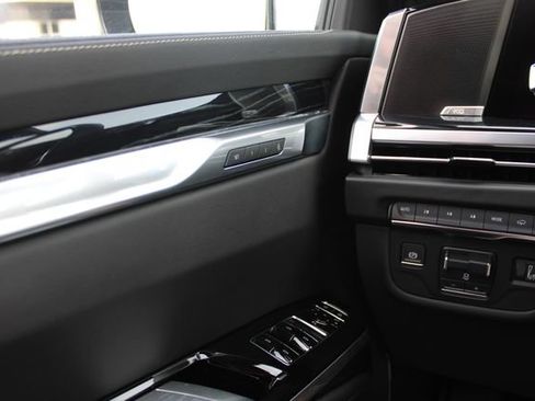 Used 2025 Cadillac Escalade ESV Sport w/ Touring Package AWD/4WD image 18