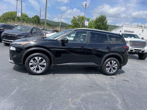 Used 2022 Nissan Rogue SV w/ SV Premium Package FWD image 2