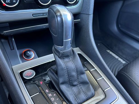 Used 2015 Volkswagen Passat TDI SE image 21