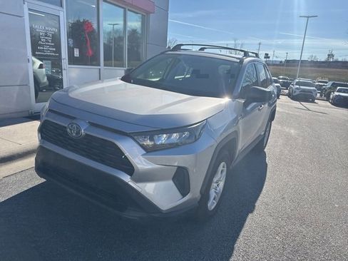 Used 2020 Toyota RAV4 LE image 2