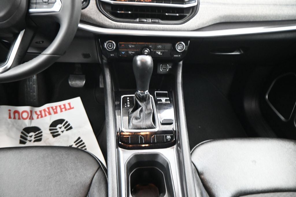 Used 2024 Jeep Compass Latitude AWD/4WD image 25