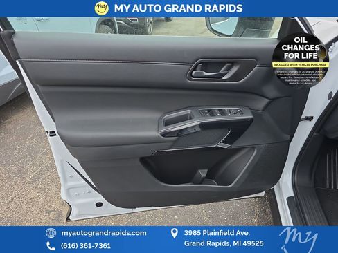 Used 2026 Nissan Pathfinder SV AWD/4WD image 10