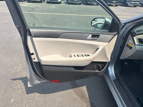 Used 2017 Hyundai Sonata SE FWD image 5