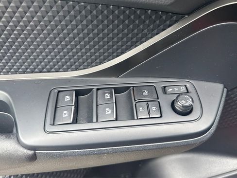 Used 2018 Toyota C-HR XLE FWD image 31