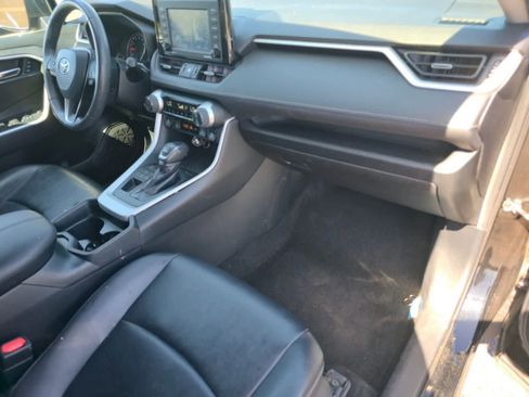 Used 2020 Toyota RAV4 XLE Premium AWD/4WD image 10