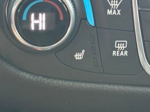 Used 2023 Chevrolet Equinox LT image 34