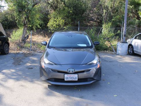 Used 2017 Toyota Prius Two w/ Prius Two Safety Plus Package FWD image 2