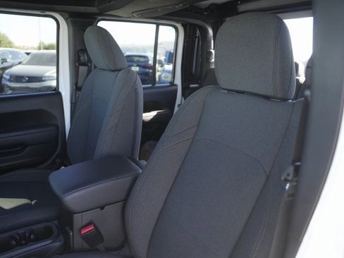 Used 2025 Jeep Gladiator Sport image 10