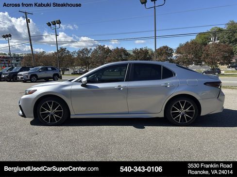 Used 2022 Toyota Camry SE image 7