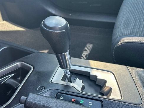 Used 2016 Toyota RAV4 XLE AWD/4WD image 32