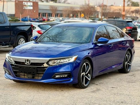Used 2019 Honda Accord Sport image 2