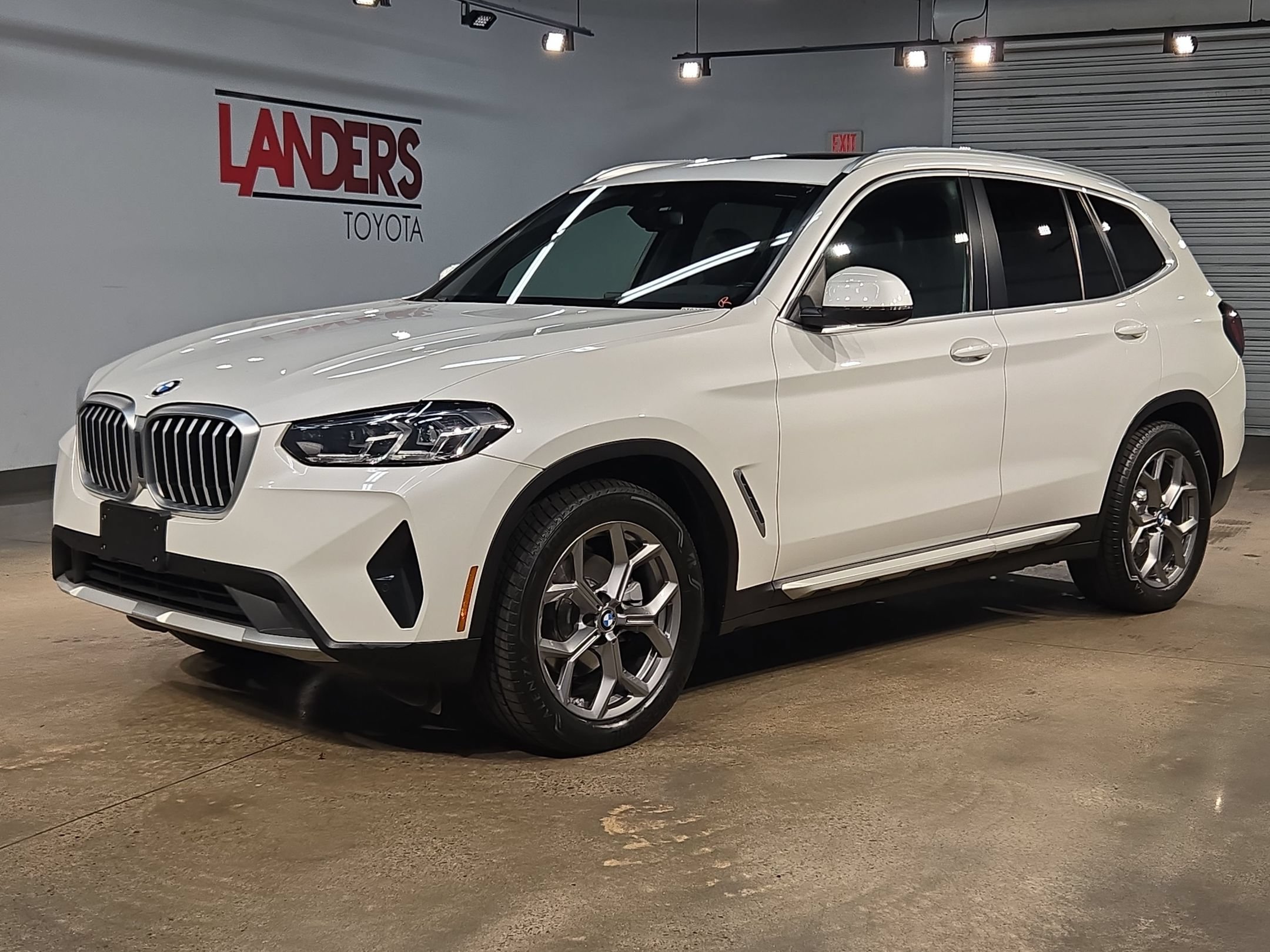 Used 2024 BMW X3 xDrive30i AWD/4WD image 3