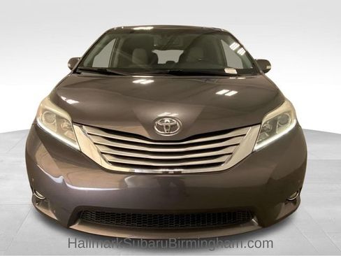 Used 2015 Toyota Sienna L image 7