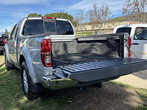 Used 2020 Nissan Frontier SV image 5