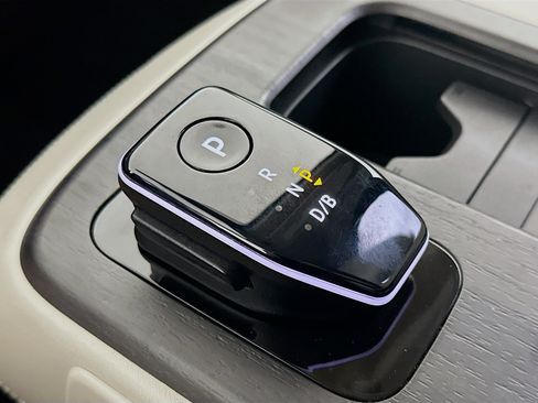 Used 2024 Nissan Ariya AWD image 25