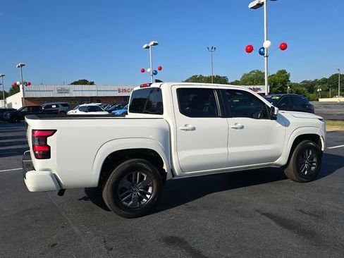 Used 2025 Nissan Frontier SV AWD/4WD image 3