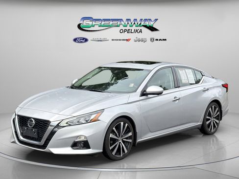 Used 2020 Nissan Altima 2.0 Platinum FWD image 3