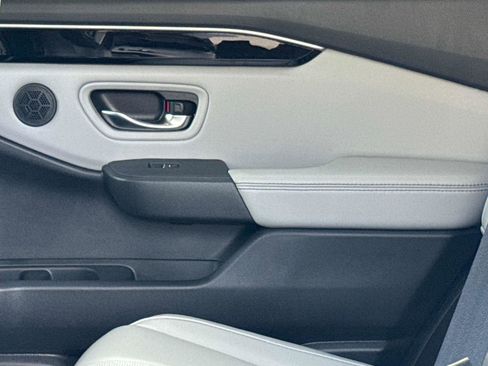 Certified 2024 Honda Pilot Touring image 17