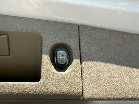 Used 2019 Chevrolet Suburban Premier image 20