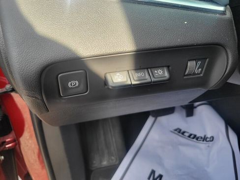 Used 2024 Buick Enclave Premium image 9