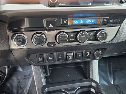 Used 2022 Toyota Tacoma TRD Off-Road w/ TRD Premium Off Road Package AWD/4WD image 26