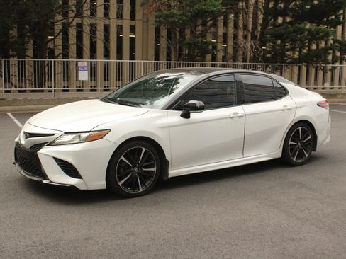 Used 2019 Toyota Camry XSE FWD image 12