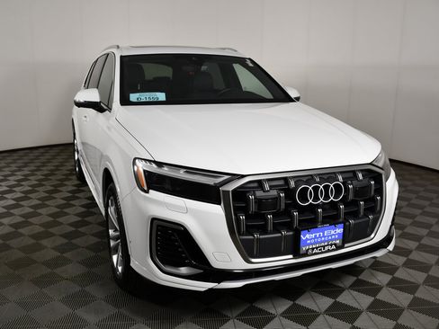 Used 2025 Audi Q7 3.0T Premium Plus AWD/4WD image 3