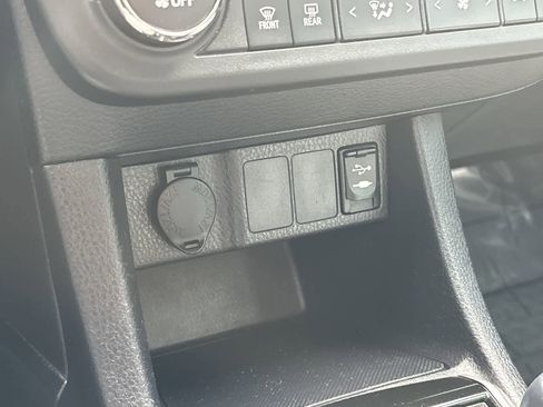 Used 2015 Toyota Corolla LE image 24