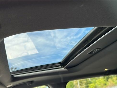 Used 2022 Jeep Grand Cherokee Laredo X image 11