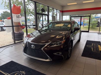 Used 2017 Lexus ES 350 w/ Luxury Package