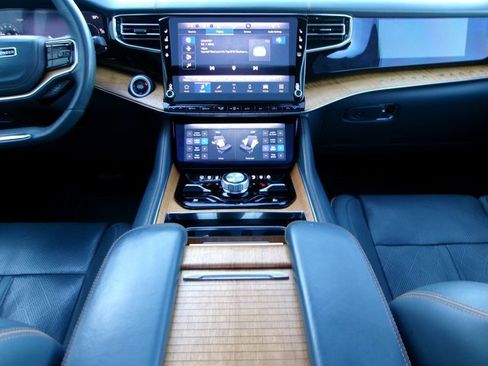 Used 2022 Jeep Grand Wagoneer Series II w/ Convenience Group III image 16