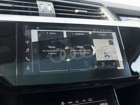 Used 2024 Audi Q8 e-tron Premium Plus w/ Premium Plus Package image 25