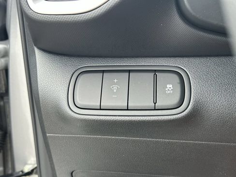 Certified 2024 Hyundai Venue SE FWD image 28