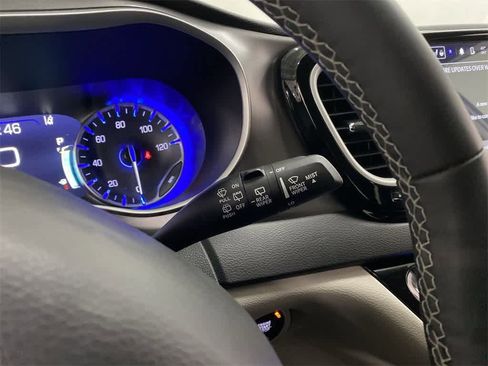 Used 2024 Chrysler Pacifica Touring-L image 22