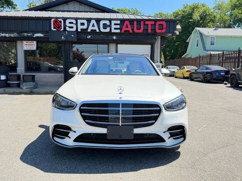Used 2022 Mercedes-Benz S 580 4MATIC Sedan w/ AMG Line Package image 2