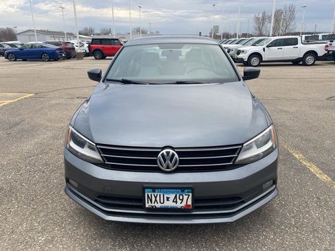 Used 2016 Volkswagen Jetta Sport image 3
